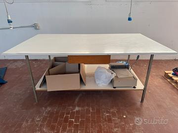 Tavolo con struttura in ferro