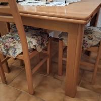 tavolo apribile completo di sedie