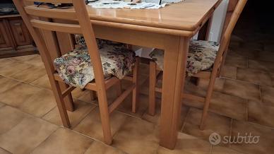 tavolo apribile completo di sedie