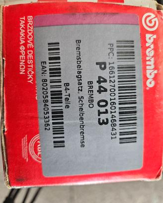 set di pastiglie freno P 44 013