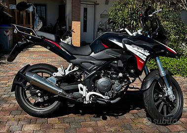 Moto Benelli TRK 251