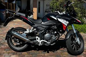 Moto Benelli TRK 251