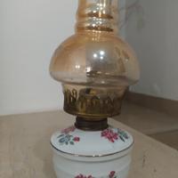 Antica lampada a petrolio