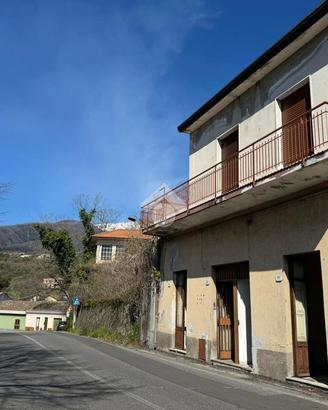 CASA INDIPENDENTE A ZAFFERANA ETNEA