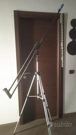 Gru a braccio per videocamera con treppiede