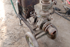 Moto pompa acqua antica