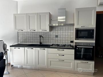 Cucina completa di tutto