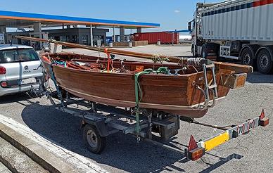 Barca Deriva Vela Dingotto con Carrello Stradale