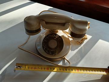 Vecchio telefono vintage Telcer