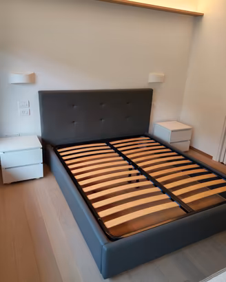 Letto matrimoniale e/o due comodini