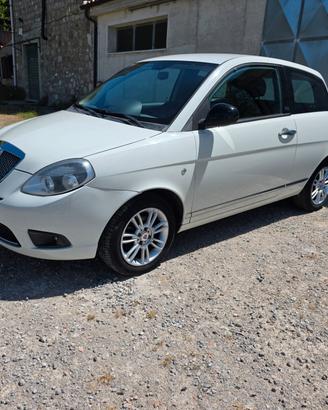 Lancia Ypsilon 1.2 69 CV Unyca