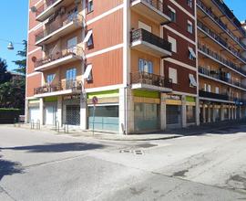 Spazioso negozio in posizione di passaggio