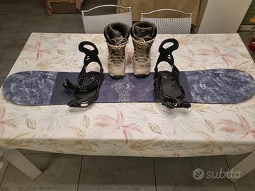 TAVOLA DA SNOWBOARD CON SCARPONI