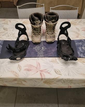 TAVOLA DA SNOWBOARD CON SCARPONI