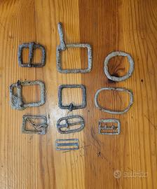 Lotto di 10 fibbie da scavo vintage militari e non