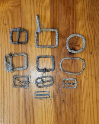 Lotto di 10 fibbie da scavo vintage militari e non
