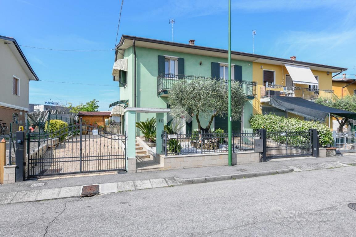 PORZIONE DI BIFAMILIARE A PESCHIERA DEL GARDA - Vista 3