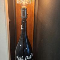 lampada con bottiglia spumante 