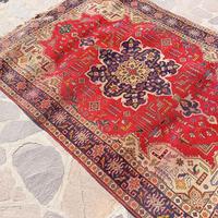 Tappeti  rosso moderno e orientale 