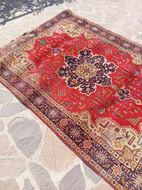 Tappeti  rosso moderno e orientale 