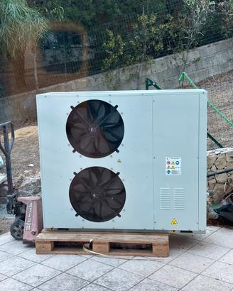 Pompa di calore aria-acqua 25kW trifase