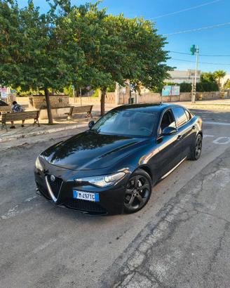 Alfa Romeo Giulia 180cv  cambio auto solo 113000km