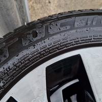 4 pneumatici invernali completi di cerchi in lega