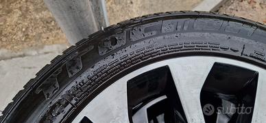 4 pneumatici invernali completi di cerchi in lega