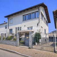 Pentalocale in Villa !!!