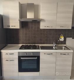 Cucina moderna colore bianco eucalipto completa