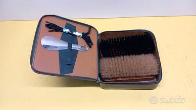 Set da viaggio con spazzole da scarpe NERO, MARRON