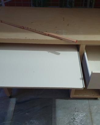 scrivania porta pc