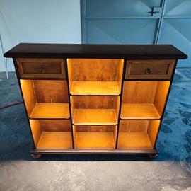 Mobile espositore artigianale con LED integrati