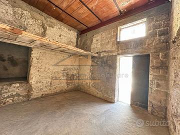 Deposito in corte pressi Chiesa San Nicola