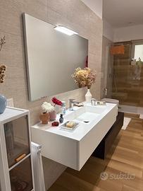 Mobile bagno con lavabo integrato e specchio