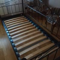 Divanetto con rete uso letto in ferro battuto