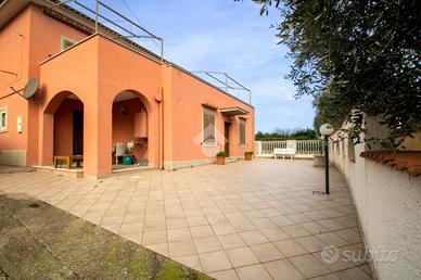 4 LOCALI A SANTA MARINELLA