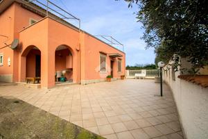 4 LOCALI A SANTA MARINELLA