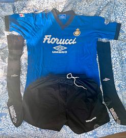 Maglia pantaloncini calzettoni inter anni 90 Umbro