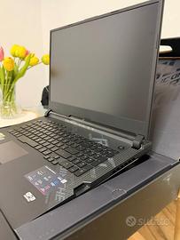 ASUS ROG Strix SCAR 17 - 300HZ ed RTX 2070 SUPER