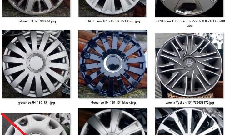 copricerchio borchie coprimozzo