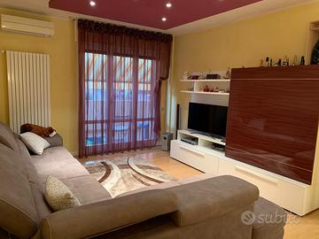 Stanza e bagno privato appart. 170mq condiviso