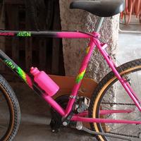 Bicicletta colorata come nuova