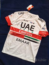 Maglia UAE Team Emirates Firmata da T. Pogačar