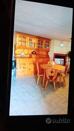 mobile in pino di Svezia chiaro con tavolo allung 