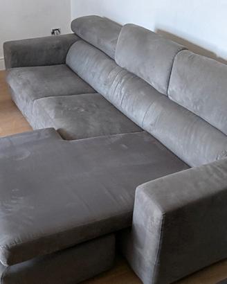 Divano Poltronesofà grigio con chaise longue 