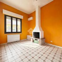 CASA SEMINDIPENDENTE A CARRARA