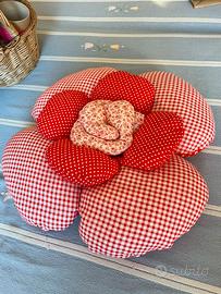Cuscino a fiore rossy