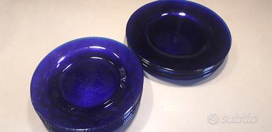 Piatti in vetro blu