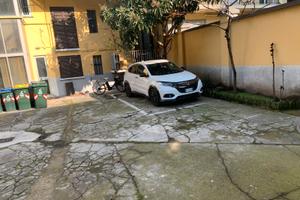 POSTO AUTO AMPIO  COMODA MANOVRA